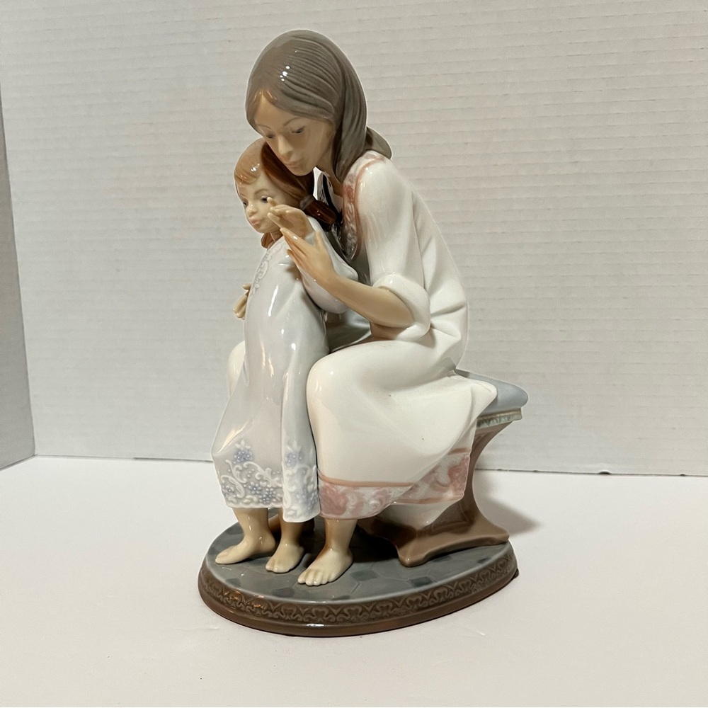 LLADRO Tenderness Figurine Perfect Condition Mother & Daughter Ceramic Blue 1986